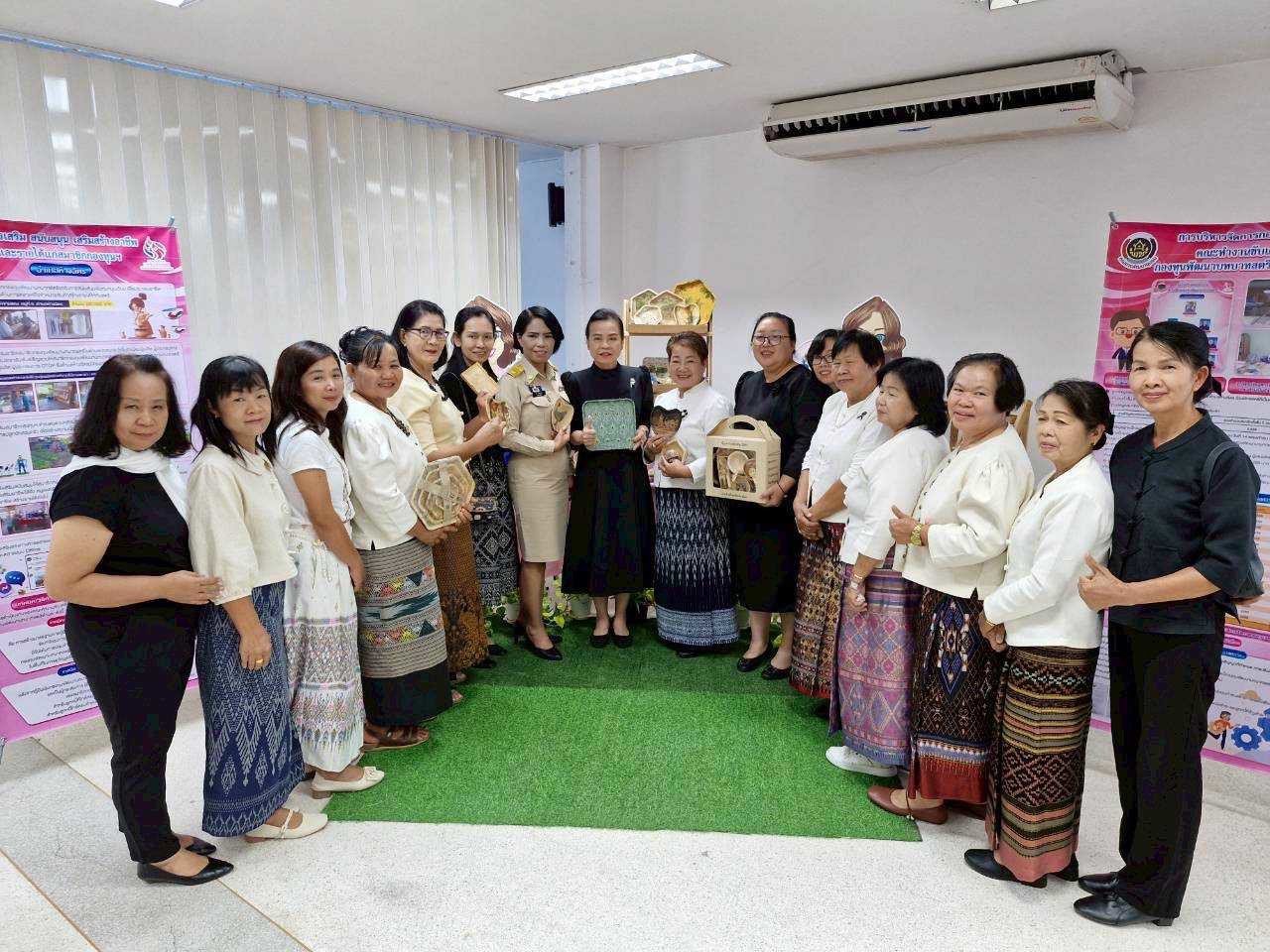 สำนักงานพัฒนาชุมชนอำเภอห้างฉัตร จังหวัดลำปาง  เข้าร่วมโครงการเชิดชูเกียรติคนกองทุนพัฒนาบทบาท สตรี ประจำปี 2569