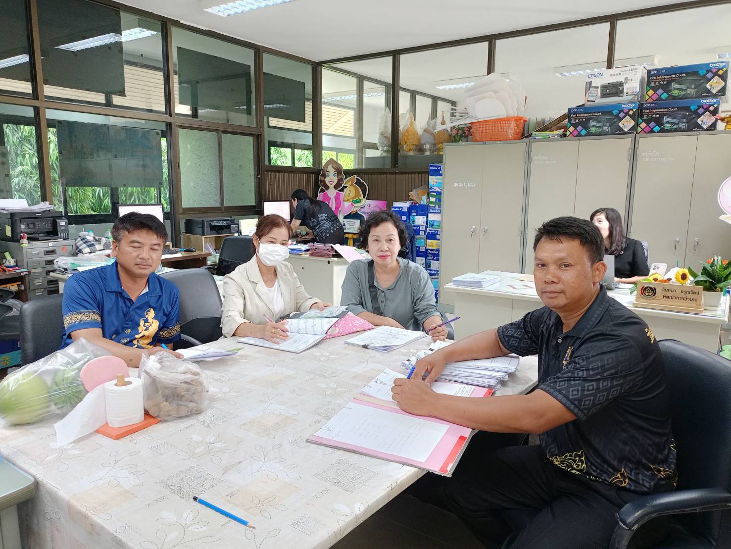 พัฒนาชุมชนอำเภอห้างฉัตร ให้คำแนะนำการดำเนินงานโครงการรแก้ไขปัญหาความยากจน (กข.คจ)