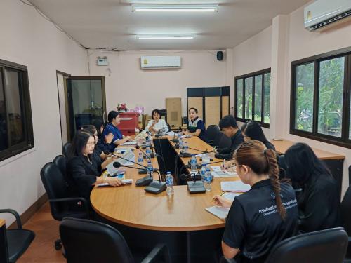 พข.ห้างฉัตร ประชุมเตรียมความพร้อมการจัดกิจกรรม ประดิษฐ์ดอกไม้จันทน์ระดับตำบล